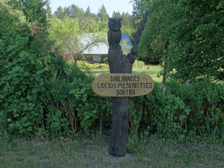 File:Antšvenčiai, Lidija Meškaitytė, sodyba.JPG