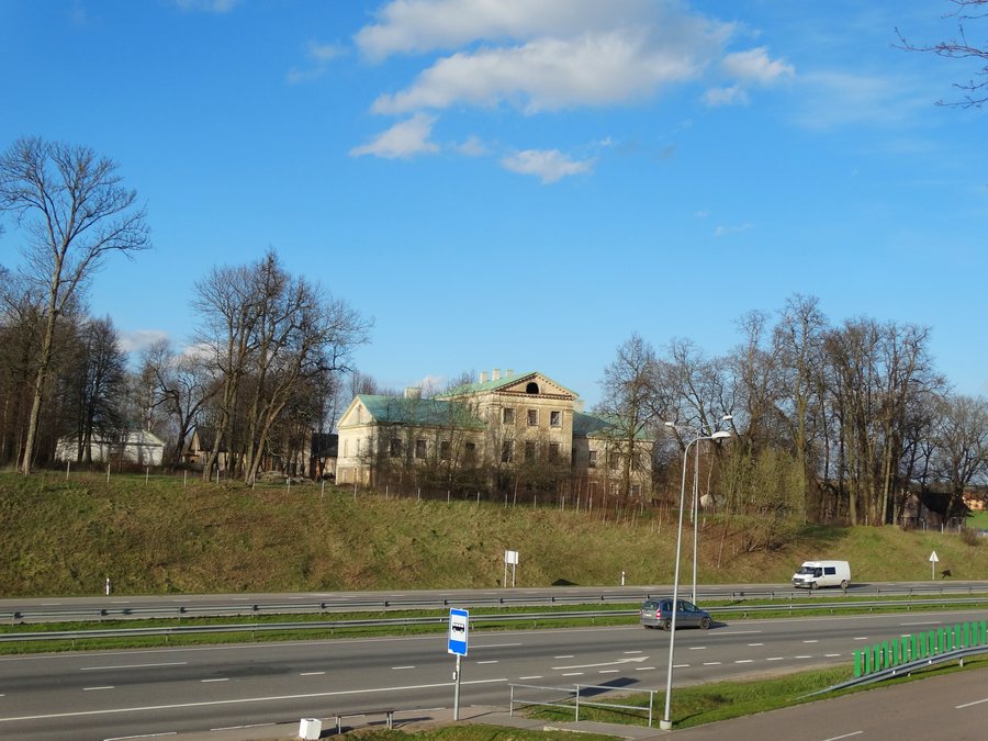 File:Kelias A3, Nemėžio dvaras.JPG